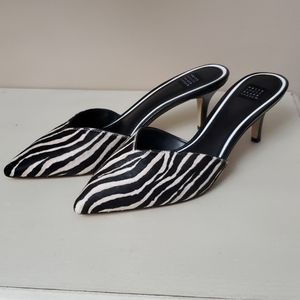 White House Black Market black and white size 81/2